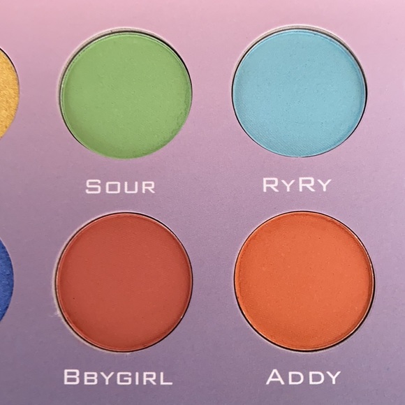 Illuminati X Isa Eyeshadow Palette - Picture 4 of 10